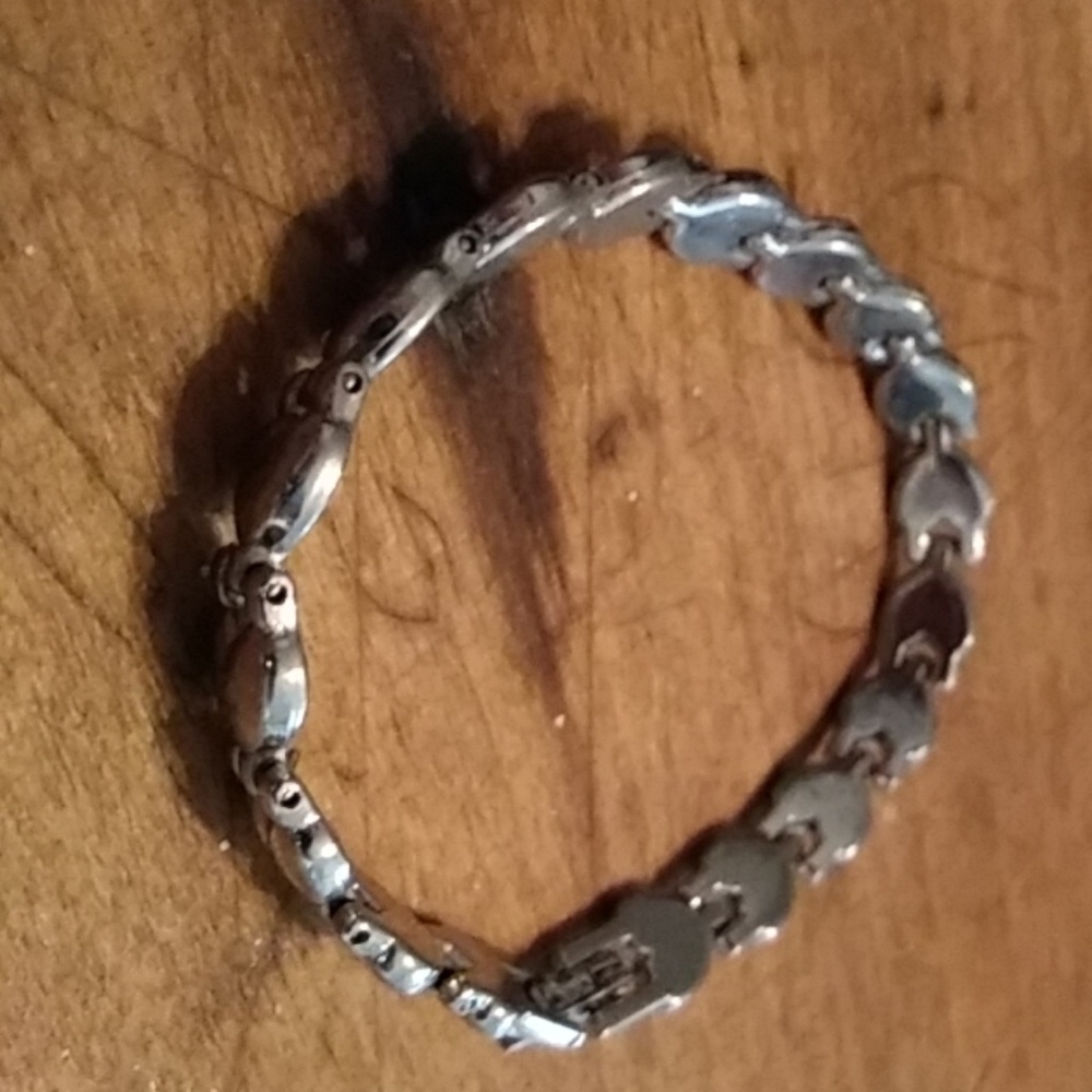 Silver tone heart bracelet